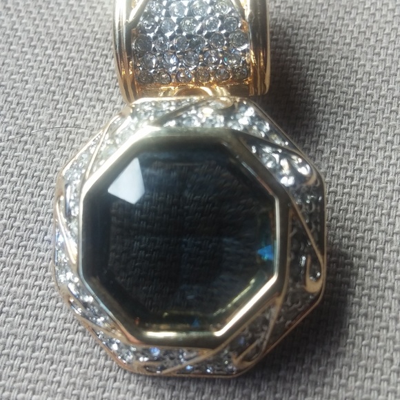 NEWSwarovski Montana Blue & Clear  Clip On Earring - Picture 3 of 3